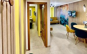 Elegante Apartamento Tres Colores